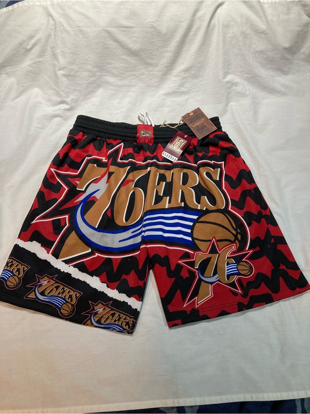 Philadelphia 76ers Mitchell & Ness Jumbo Tron Shorts, Men’s size large, NWT!